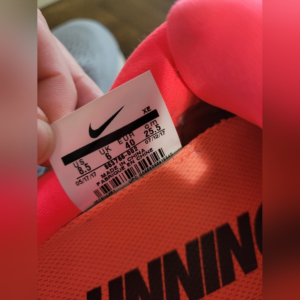 Nike Zoom Vomero 12 Women's Athletic Shoes in Gray and Pink. Like New! - Picture 6 of 7